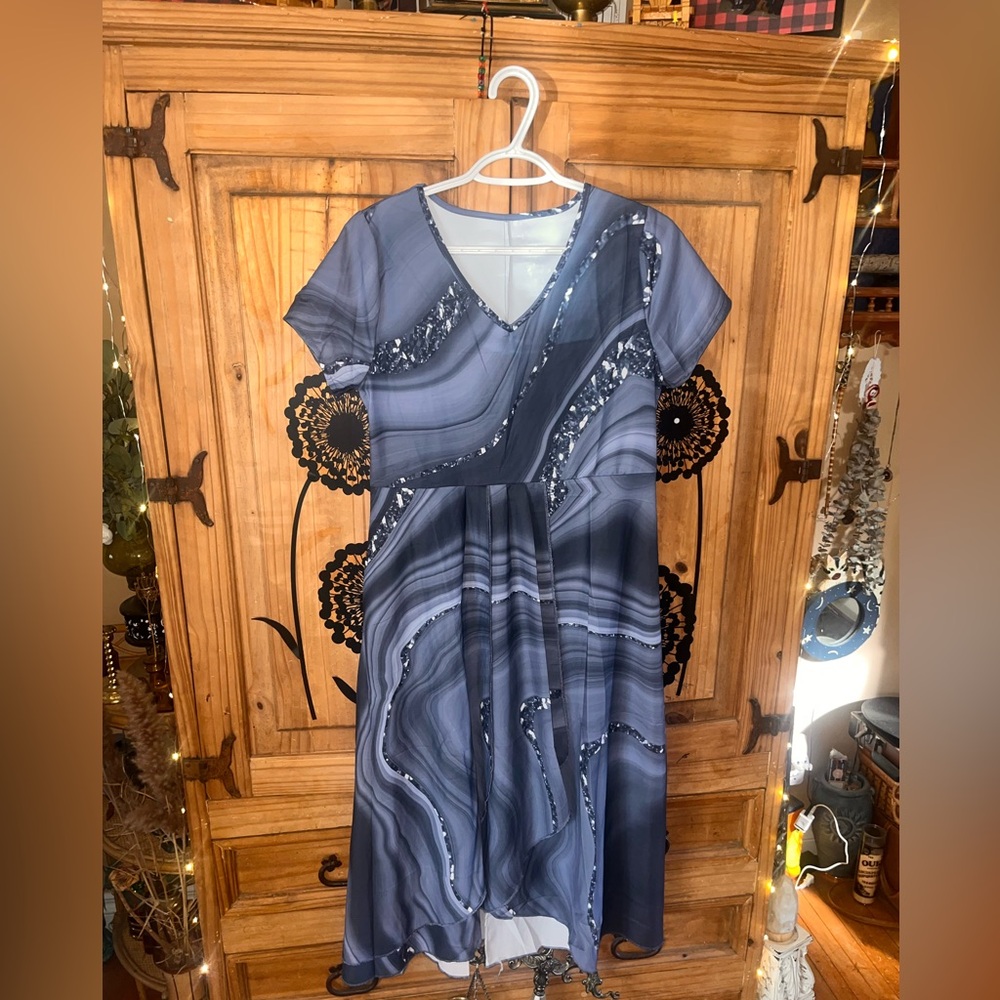 Beautiful Blue White Layered /Asymmetrical Hem -V-Neck Flowy Dress- NWOT- SzM ☀️ - Picture 8 of 9